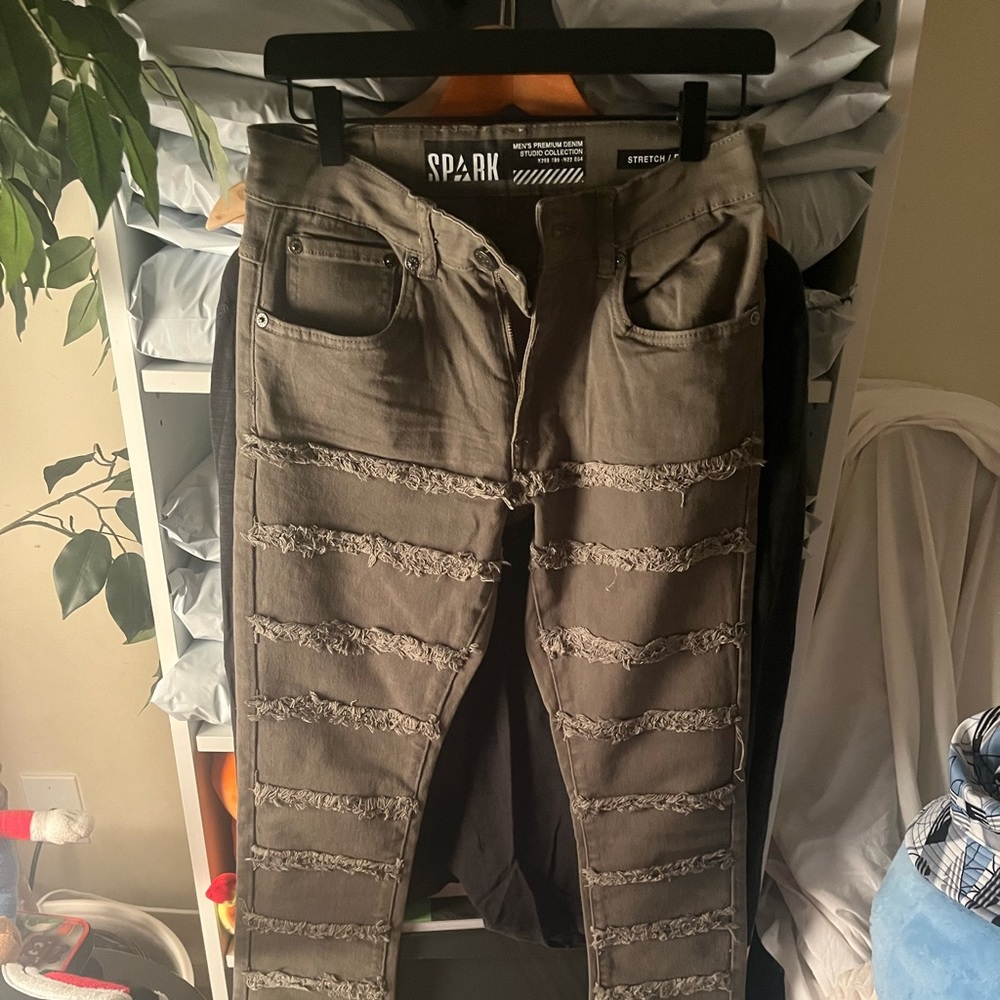 Green ripped jeans (skinny) brand new never worn
